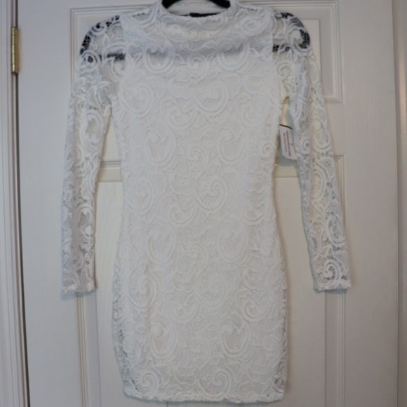 Windsor Castle Dress in Classic White | LilyPirates